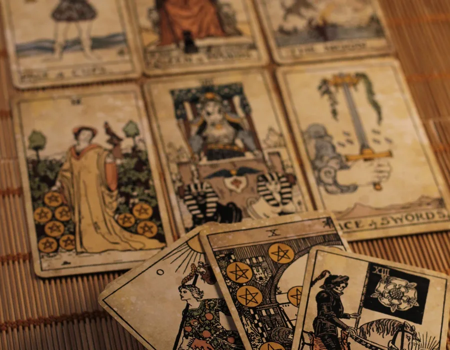 Tarologue : consultation de voyance en ligne